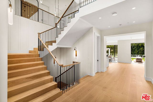 415 N Cliffwood Avenue, Los Angeles, CA 90049