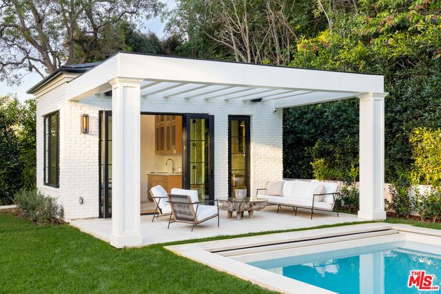 415 N Cliffwood Avenue, Los Angeles, CA 90049