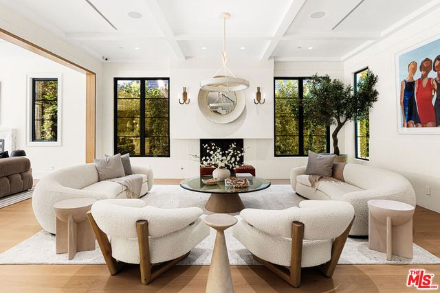 415 N Cliffwood Avenue, Los Angeles, CA 90049