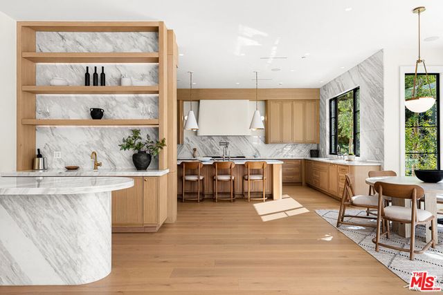 415 N Cliffwood Avenue, Los Angeles, CA 90049