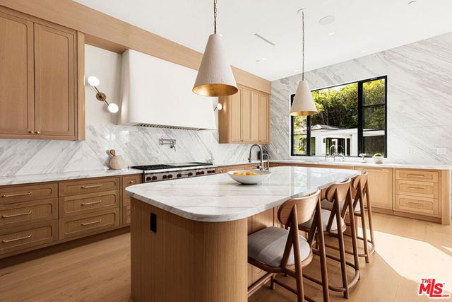 415 N Cliffwood Avenue, Los Angeles, CA 90049