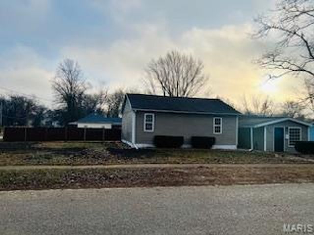 227 N Douglas Street, Hillsboro, IL 62049