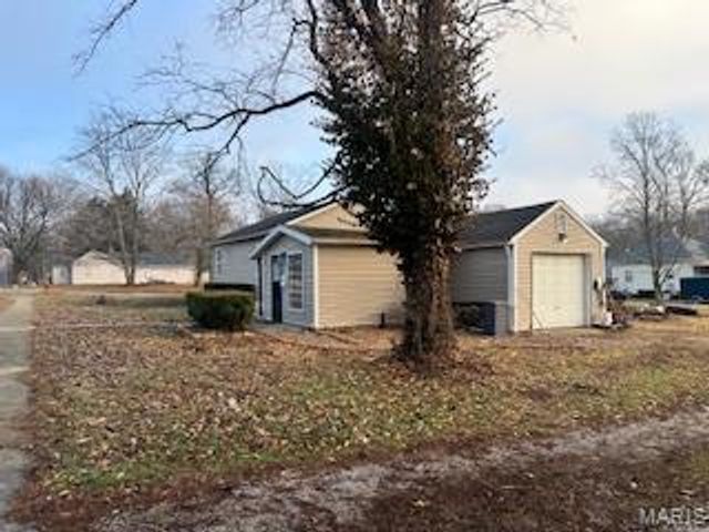 227 N Douglas Street, Hillsboro, IL 62049