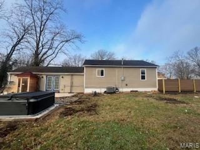 227 N Douglas Street, Hillsboro, IL 62049