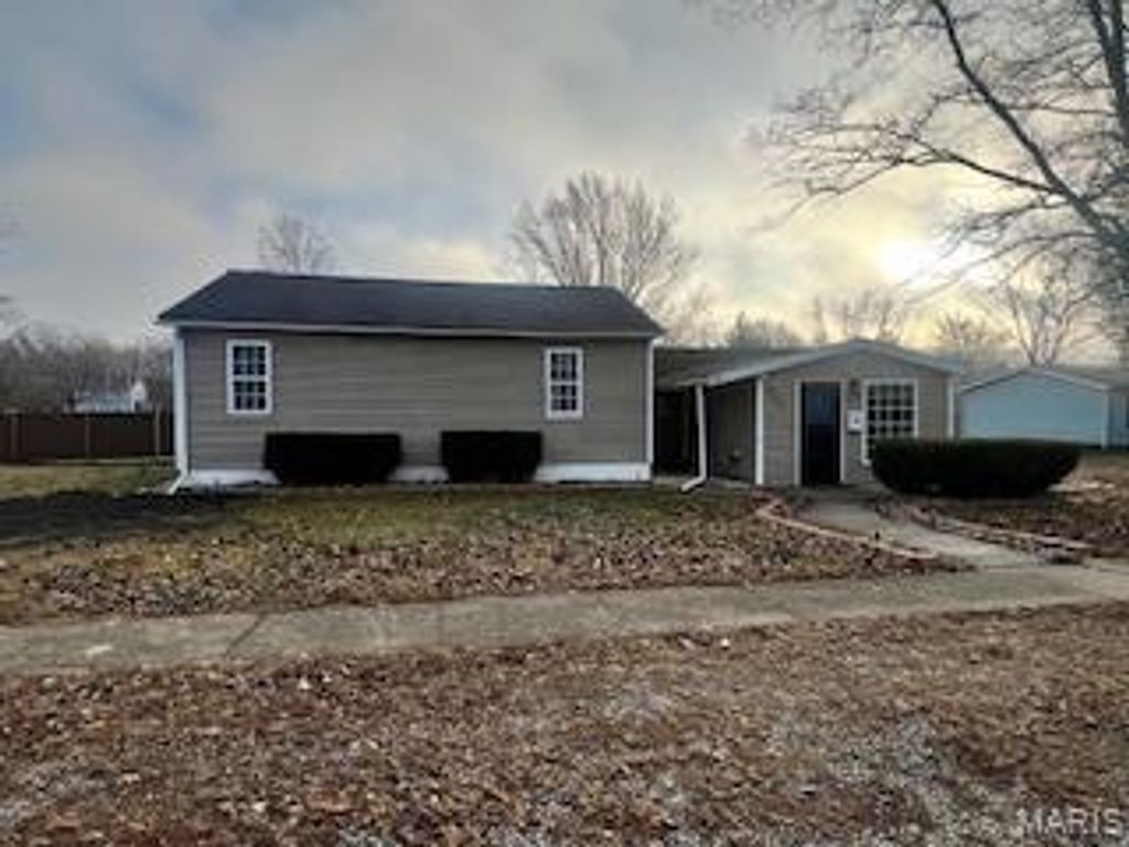 227 N Douglas Street, Hillsboro, IL 62049
