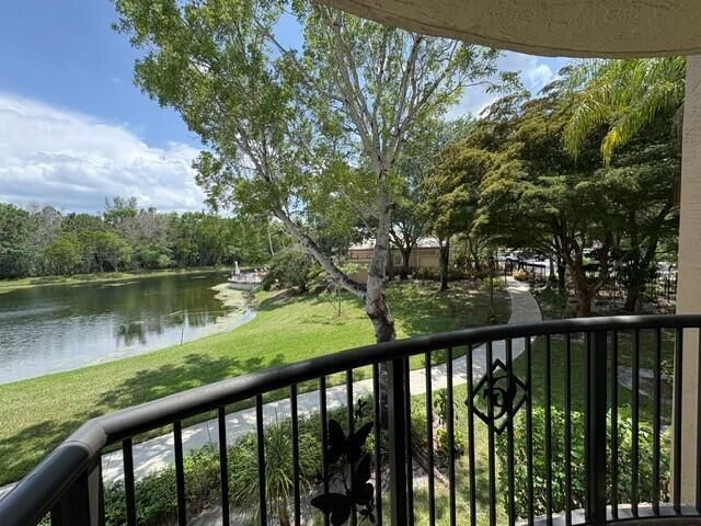 100 Crestwood Court N 108, Royal Palm Beach, FL 33411