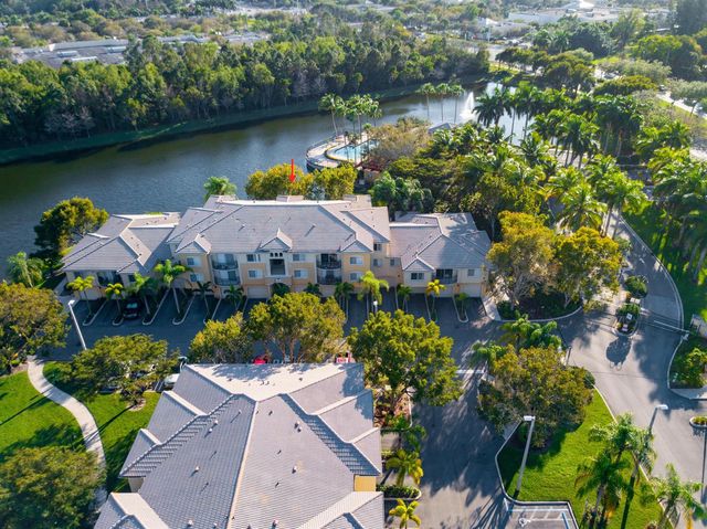 100 Crestwood Court N 108, Royal Palm Beach, FL 33411