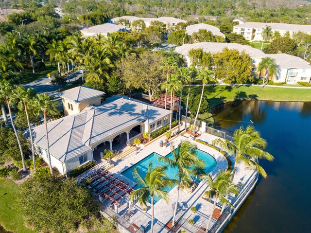 100 Crestwood Court N 108, Royal Palm Beach, FL 33411