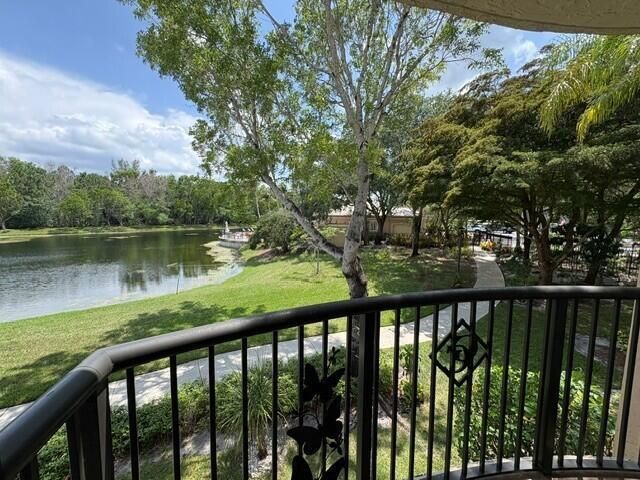 100 Crestwood Court N 108, Royal Palm Beach, FL 33411