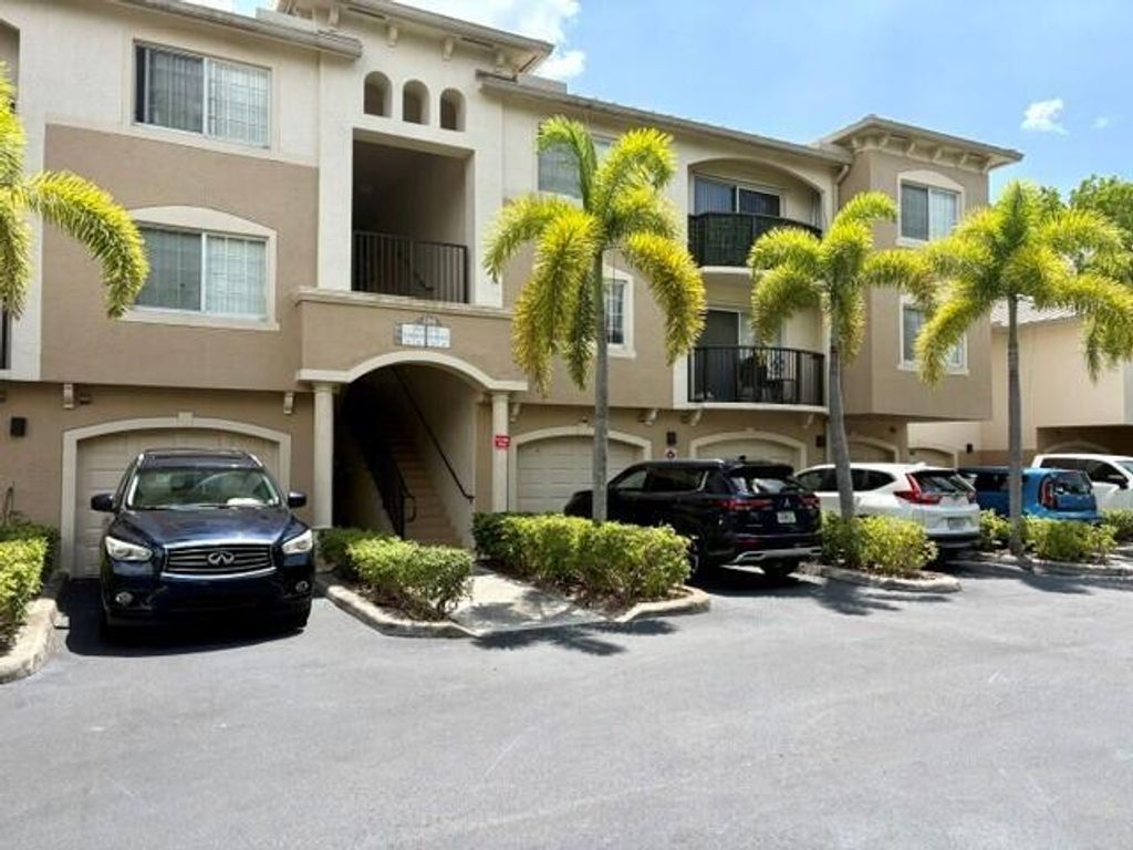 100 Crestwood Court N 108, Royal Palm Beach, FL 33411