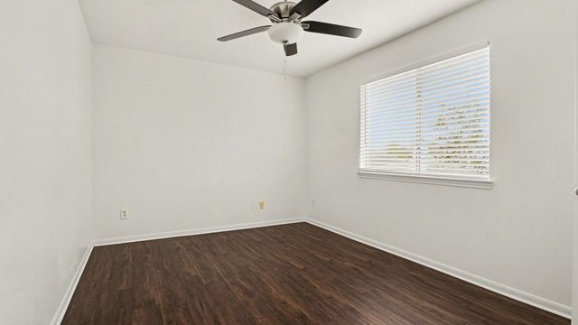 622 Oak Hill Drive, Kemah, TX 77565