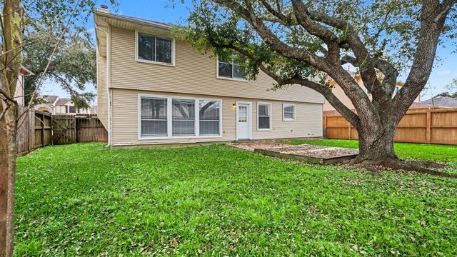 622 Oak Hill Drive, Kemah, TX 77565