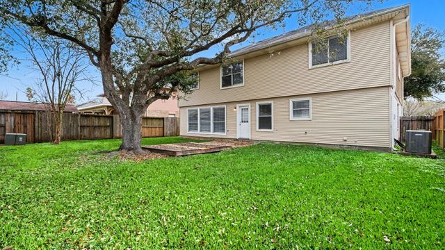 622 Oak Hill Drive, Kemah, TX 77565
