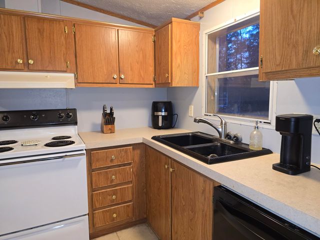 7663 E State Highway 76, Kirbyville, MO 65679