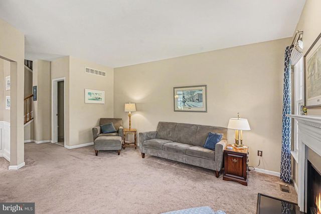 406 NOTTINGHAM LN, Collegeville, PA 19426
