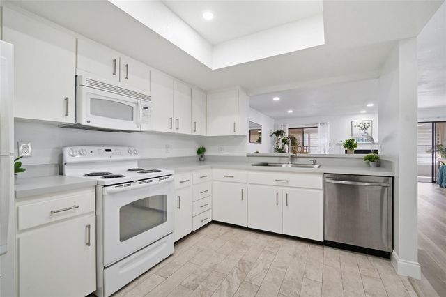 9100 PARK BOULEVARD 1, Seminole, FL 33777