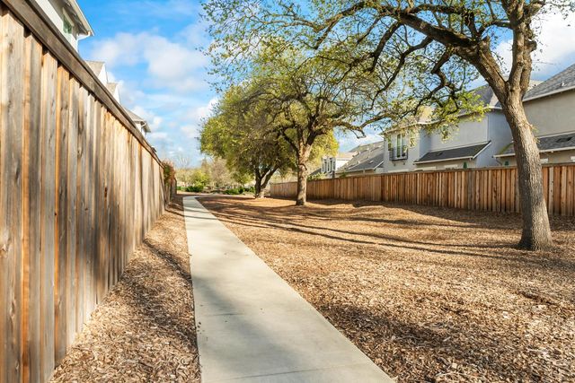 5520 Twin Bridges Loop, Citrus Heights, CA 95610