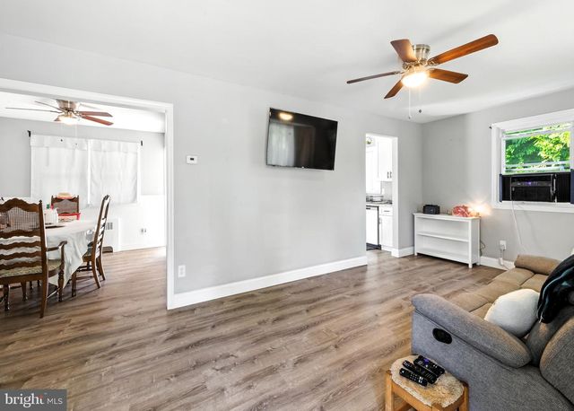 208 2ND AVE, Bellmawr, NJ 08031