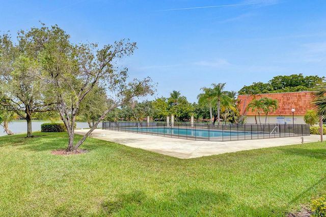 8351 S Coral Cir, North Lauderdale, FL 33068