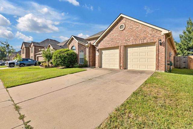 2808 Cedar Ridge Lane, Fort Worth, TX 76177