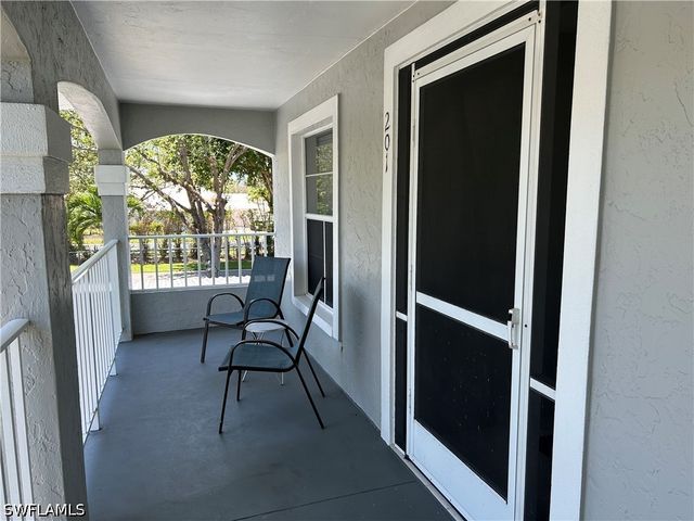 509 Roma CT 201, Naples, FL 34110