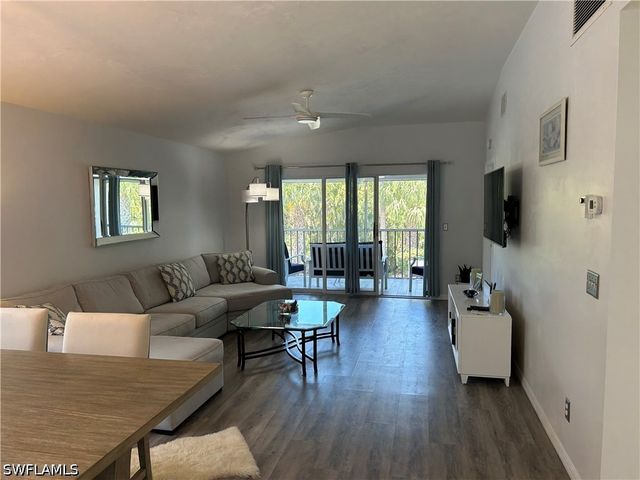 509 Roma CT 201, Naples, FL 34110