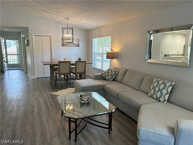 509 Roma CT 201, Naples, FL 34110