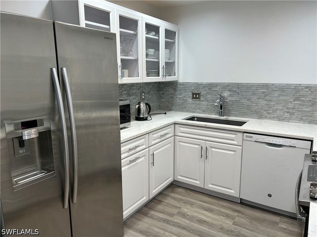 509 Roma CT 201, Naples, FL 34110