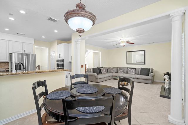 38 E Summer Storm Circle, The Woodlands, TX 77381