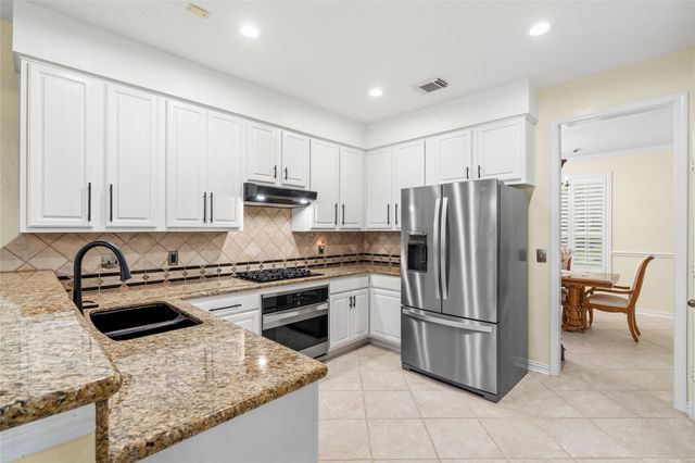 38 E Summer Storm Circle, The Woodlands, TX 77381