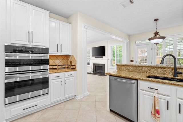 38 E Summer Storm Circle, The Woodlands, TX 77381