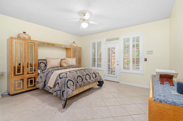 38 E Summer Storm Circle, The Woodlands, TX 77381