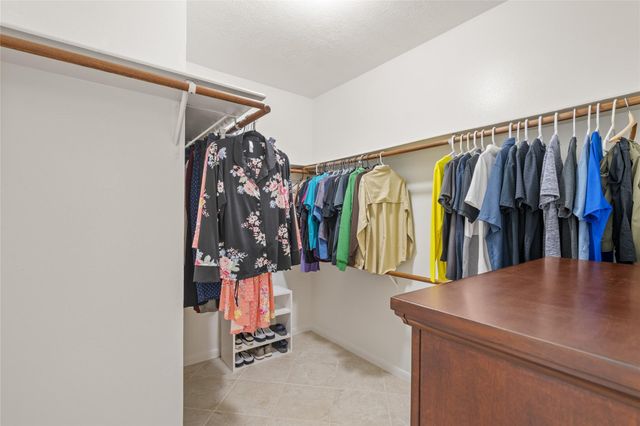 38 E Summer Storm Circle, The Woodlands, TX 77381