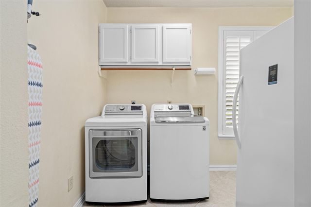 38 E Summer Storm Circle, The Woodlands, TX 77381