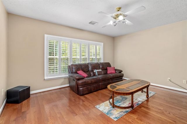 38 E Summer Storm Circle, The Woodlands, TX 77381