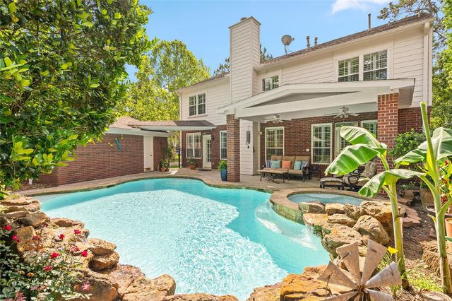 38 E Summer Storm Circle, The Woodlands, TX 77381