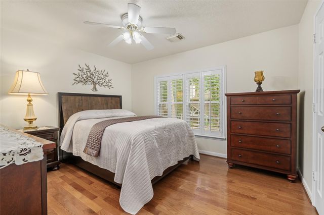 38 E Summer Storm Circle, The Woodlands, TX 77381