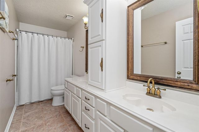 38 E Summer Storm Circle, The Woodlands, TX 77381