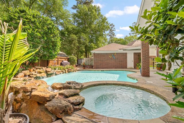 38 E Summer Storm Circle, The Woodlands, TX 77381