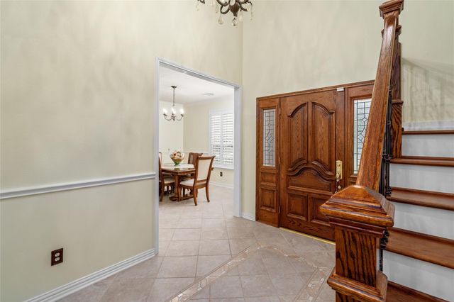 38 E Summer Storm Circle, The Woodlands, TX 77381