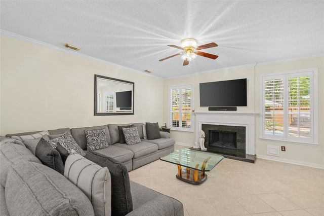 38 E Summer Storm Circle, The Woodlands, TX 77381