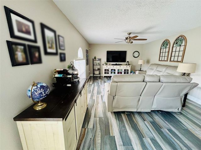 307 VELVETEEN PLACE, Chuluota, FL 32766