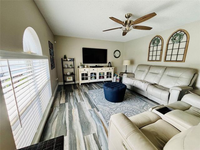 307 VELVETEEN PLACE, Chuluota, FL 32766