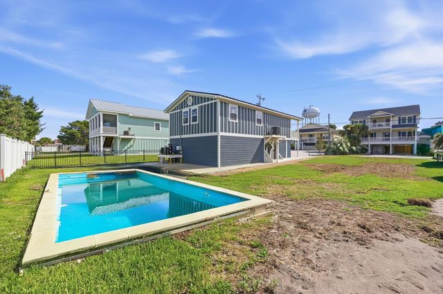 317 29th Ave. N, North Myrtle Beach, SC 29582