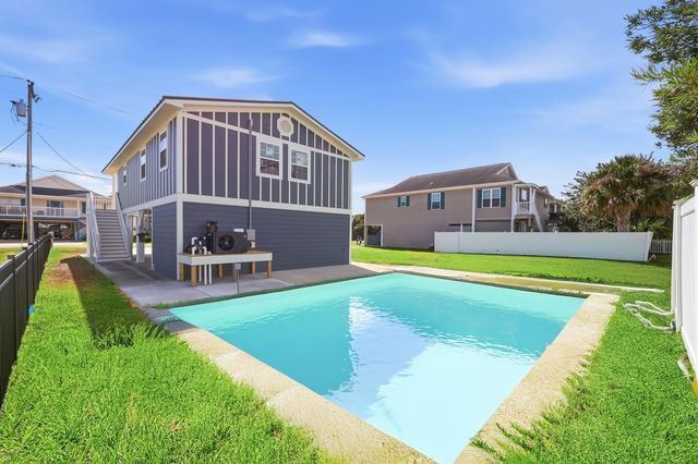 317 29th Ave. N, North Myrtle Beach, SC 29582
