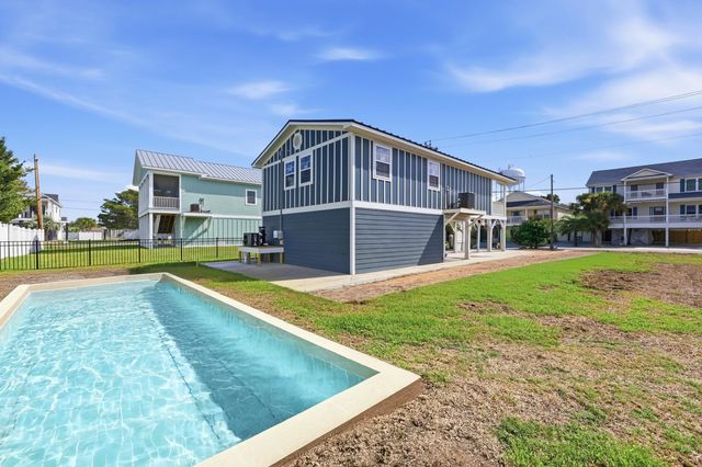 317 29th Ave. N, North Myrtle Beach, SC 29582