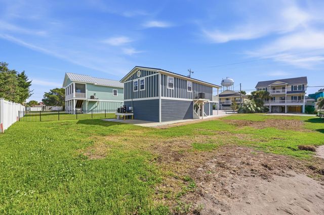 317 29th Ave. N, North Myrtle Beach, SC 29582