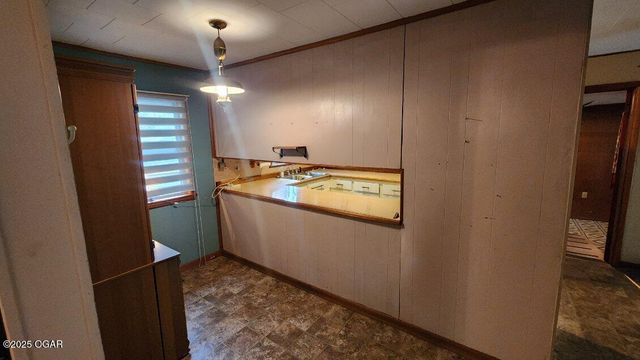 202 N 2nd Avenue, Columbus, KS 66725