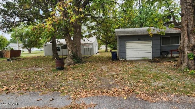 202 N 2nd Avenue, Columbus, KS 66725