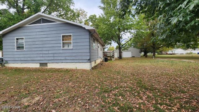 202 N 2nd Avenue, Columbus, KS 66725